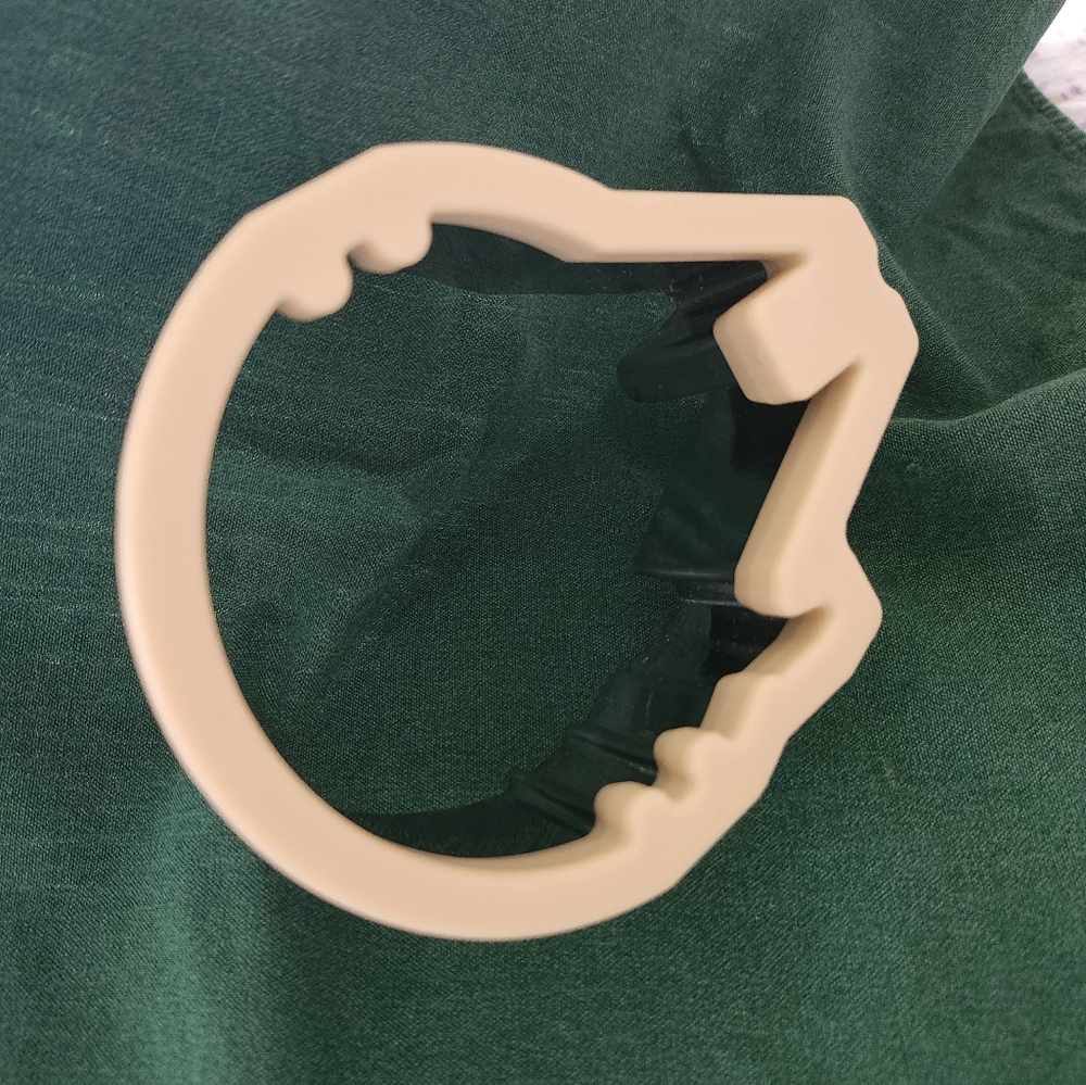STAR WARS (2) COOKIE CUTTERS ( MILLENIUM FALCON & TIE FIGHTER)